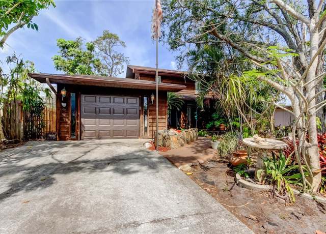 Property at 919 Sandpiper Way S, St Petersburg, FL 33707, 3 beds, 3 baths