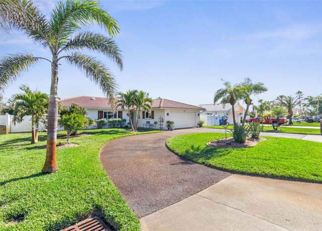 Property at 829 Harbor Dr S, Venice, FL 34285, 3 beds, 2 baths