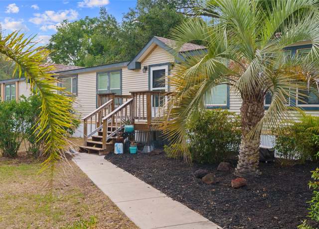 Property at 16925 SE 100th Terrace Rd, Summerfield, FL 34491, 4 beds, 2 baths