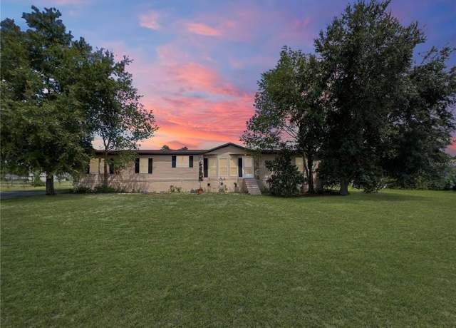 Property at 4605 NE 40th Ave, Ocala, FL 34479, 3 beds, 2 baths
