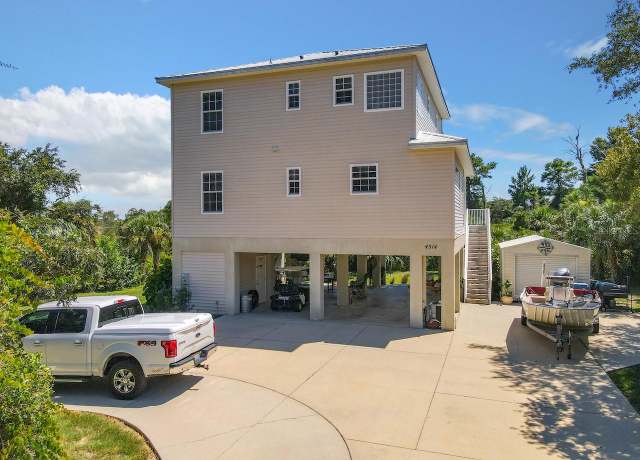 Property at 4514 Fishman Ave, Weeki Wachee, FL 34607, 3 beds, 3 baths
