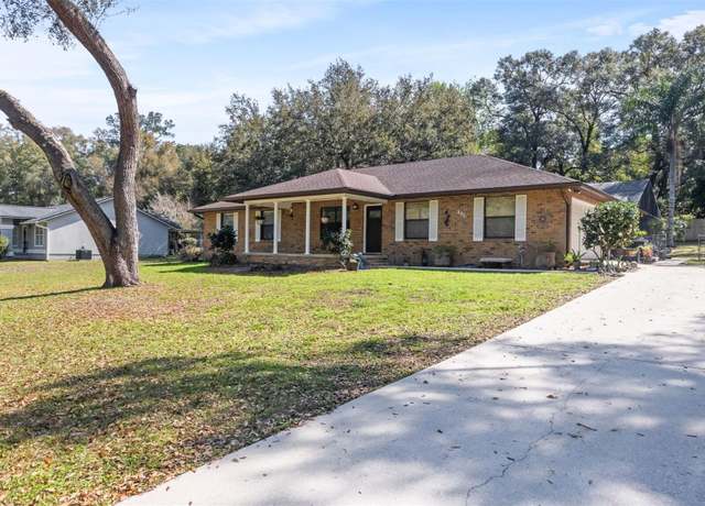 Property at 492 SE 28th Way, Melrose, FL 32666, 4 beds, 2 baths