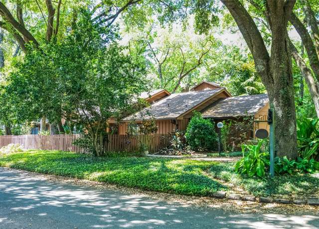 Property at 1 W Village Dr, Oviedo, FL 32765, 3 beds, 2 baths