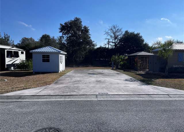 Property at 3195 NE 101st Ter, Silver Springs, FL 34488