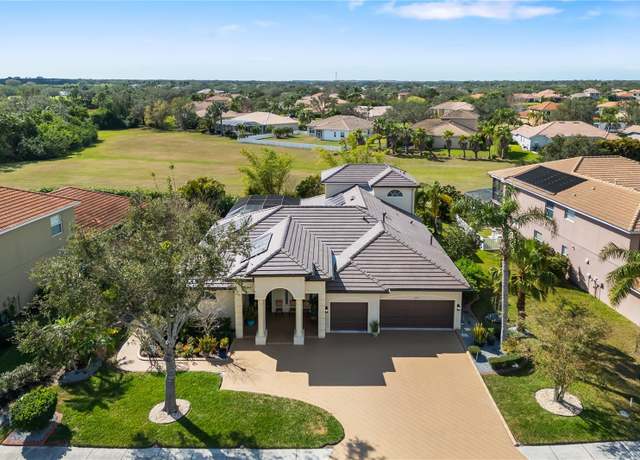 Property at 12810 Daisy Pl, Bradenton, FL 34212, 4 beds, 3.5 baths
