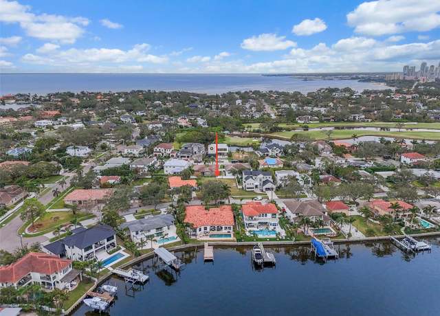 Property at 372 Bayview Dr NE, St Petersburg, FL 33704
