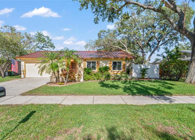 Property at 11125 117th St, Seminole, FL 33778, 4 beds, 2 baths