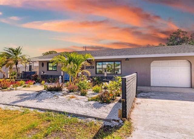 Property at 2929 Siesta Dr, Venice, FL 34293, 2 beds, 2 baths