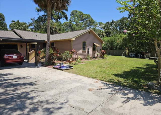 Property at 402 8th St SW, Ruskin, FL 33570, 2 beds, 2 baths