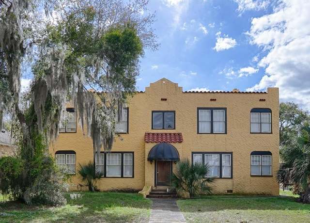 Property at 426 E Citrus Ave, Eustis, FL 32726, 4 beds, 4 baths