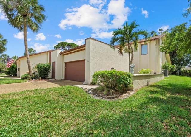 Property at 6207 Courtside Dr #23, Bradenton, FL 34210, 3 beds, 3 baths