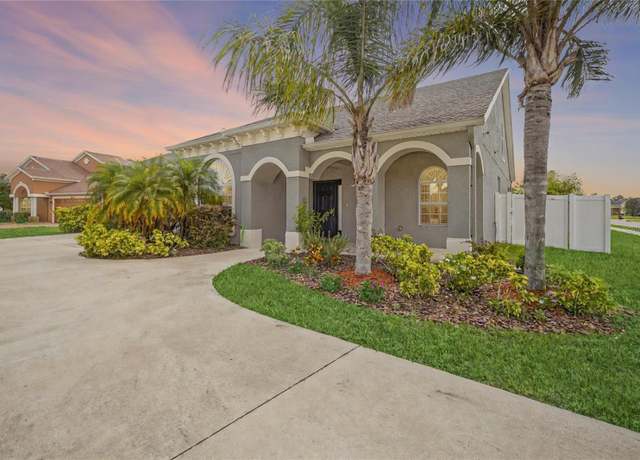 Property at 1905 Via Napoli St, Plant City, FL 33566, 5 beds, 4 baths