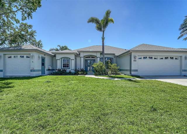 Property at 626 Magellan Dr, Sarasota, FL 34243, 3 beds, 2.5 baths