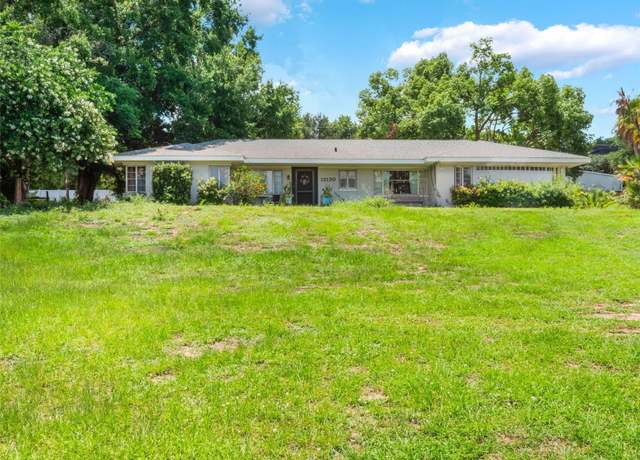 Property at 12130 Lakeshore Dr, Clermont, FL 34711, 2 beds, 3 baths
