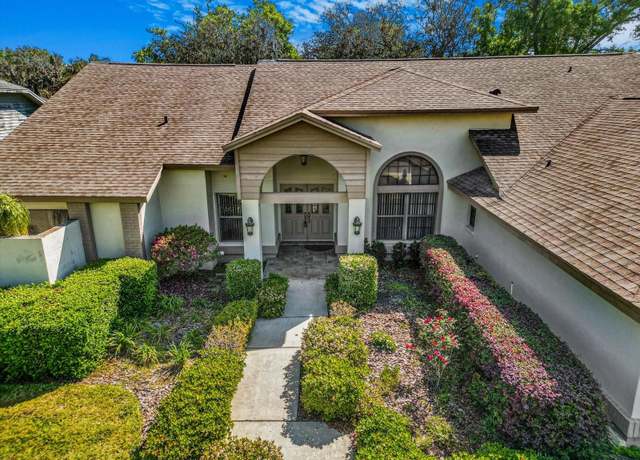 Property at 2806 Forest Club Dr, Plant City, FL 33566, 4 beds, 2.5 baths