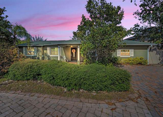 Property at 646 Riverside Dr, Tarpon Springs, FL 34689, 3 beds, 2.5 baths