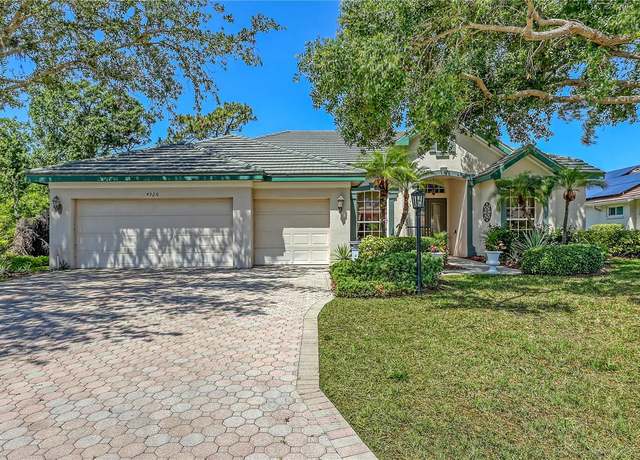 Property at 4920 Woodhurst Dr, Sarasota, FL 34243, 3 beds, 3 baths