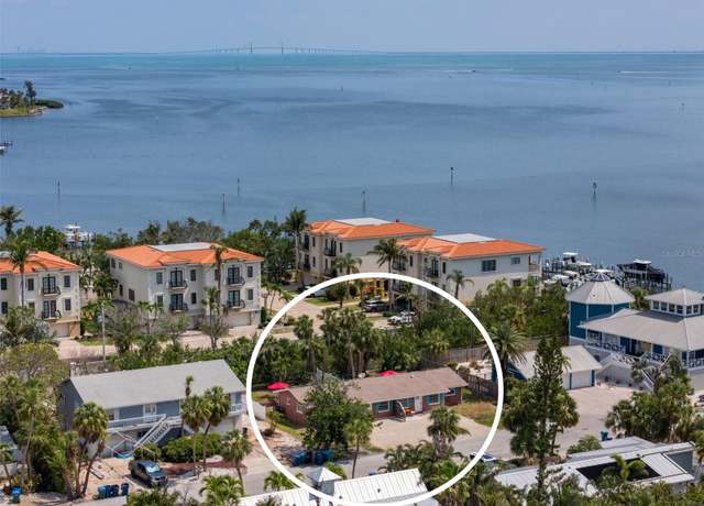 Property at 208 Peacock Ln, Holmes Beach, FL 34217, 4 beds, 4 baths