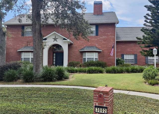 Property at 3002 Drakes Landing Ct, Valrico, FL 33596, 4 beds, 4.5 baths