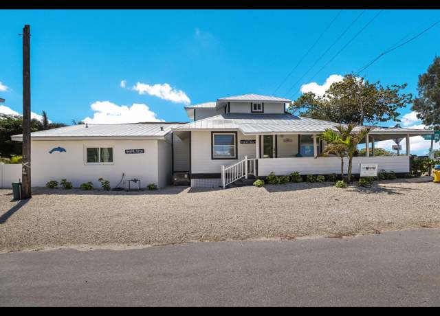 Property at 601 Gulf Dr S, Bradenton Beach, FL 34217, 4 beds, 4 baths