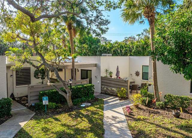 Property at 123 Pinehurst Dr, Bradenton, FL 34210, 3 beds, 2.5 baths