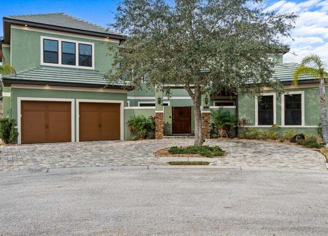 Property at 4 Oakview Ct, Palm Coast, FL 32137, 5 beds, 4.5 baths