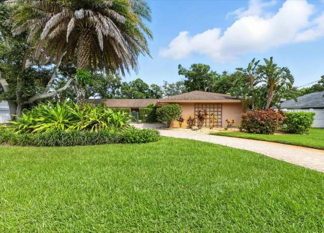 Property at 425 Ponce DE Leon Blvd, Belleair, FL 33756, 3 beds, 2 baths