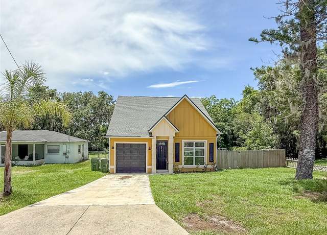 Property at 217 S East St, Leesburg, FL 34748, 3 beds, 2.5 baths