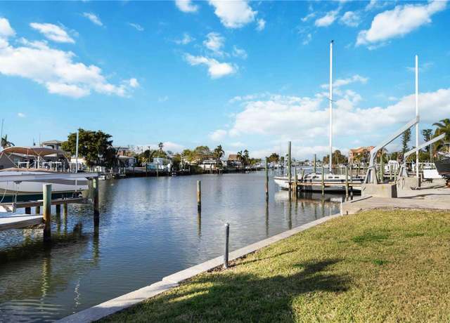 Property at 806 Arlington Rd, Palmetto, FL 34221, 2 beds, 2 baths