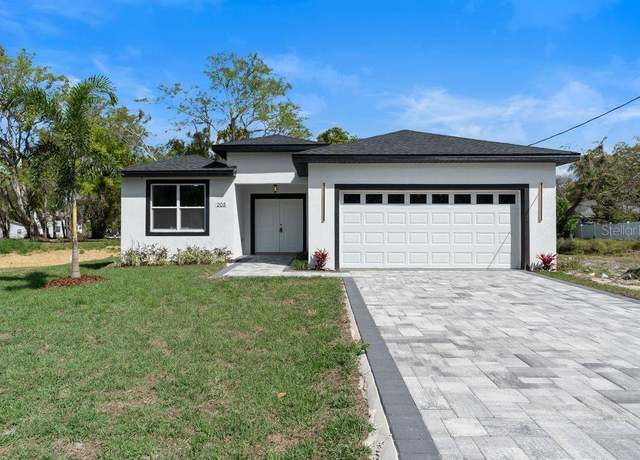Property at 205 E 17th St, Apopka, FL 32703, 4 beds, 2.5 baths