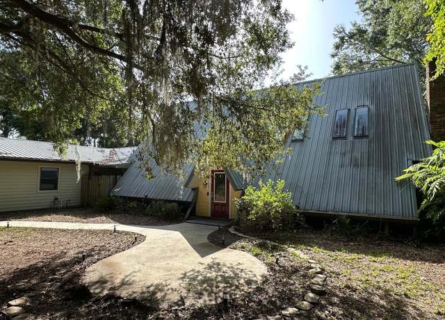 Property at 810 Eastover Cir, Deland, FL 32724, 5 beds, 3 baths