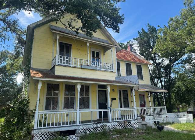 Property at 1004 26th St W, Bradenton, FL 34205, 5 beds, 2 baths