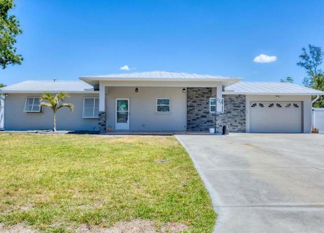 Property at 150 Crestview Dr, Englewood, FL 34223, 3 beds, 3 baths