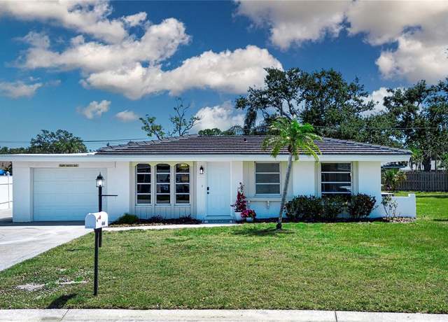 Property at 466 Sunnyside Dr, Venice, FL 34293, 2 beds, 2 baths
