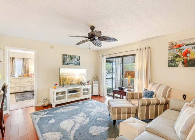 Property at 2085 Hunters Glen Dr #213, Dunedin, FL 34698, 2 beds, 2 baths