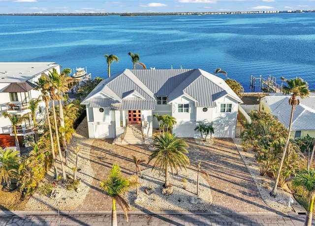 Property at 635 Key Royale Dr, Holmes Beach, FL 34217, 4 beds, 4 baths