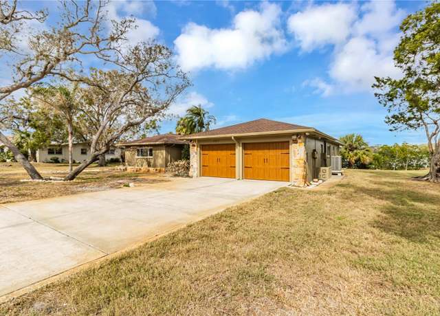 Property at 945 Bayshore Dr, Tarpon Springs, FL 34689, 3 beds, 2 baths