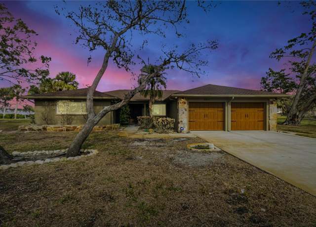 Property at 945 Bayshore Dr, Tarpon Springs, FL 34689, 3 beds, 2 baths