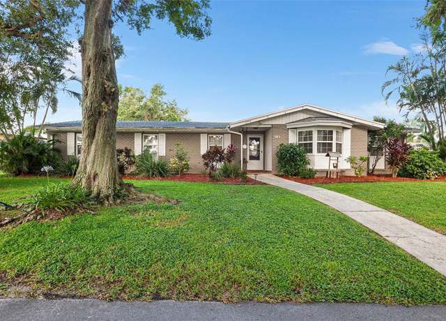 Property at 161 Poe Dr, Winter Haven, FL 33884, 4 beds, 2 baths