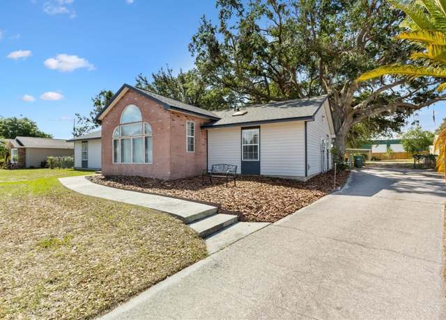 Property at 307 Water Shore Dr, Leesburg, FL 34748, 3 beds, 2 baths