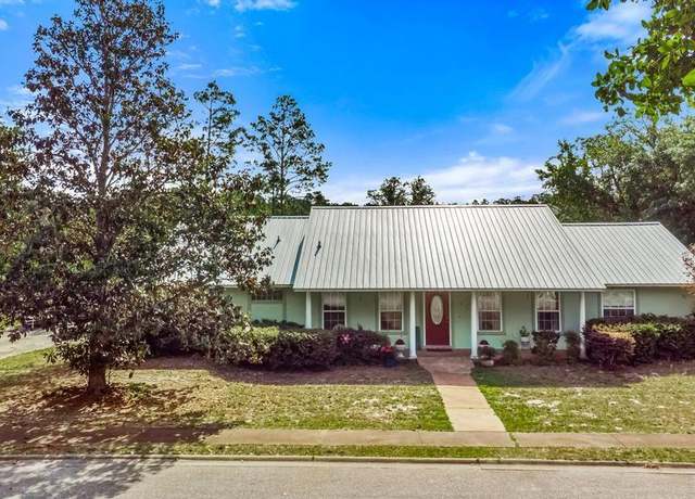 Property at 229 Oak Ridge Dr, Welaka, FL 32193, 3 beds, 2 baths
