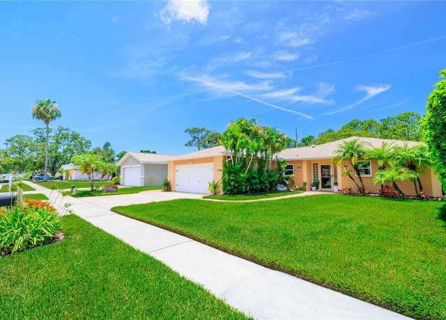 Property at 11116 118th St, Seminole, FL 33778, 4 beds, 3 baths