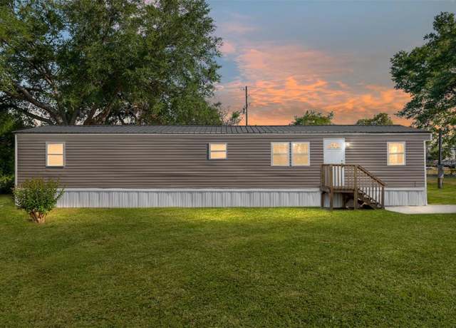 Property at 9185 SE 140th Pl, Summerfield, FL 34491, 2 beds, 1 bath