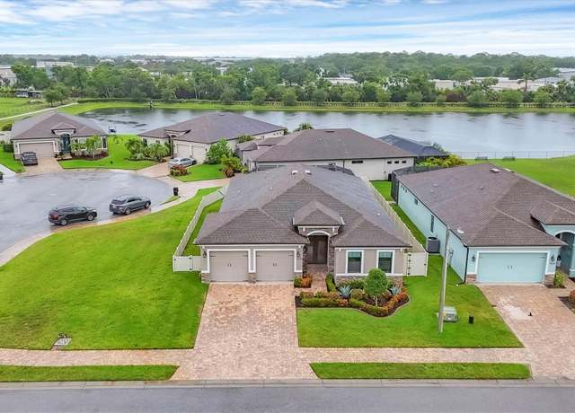 Property at 6636 35th Ct E, Sarasota, FL 34243, 4 beds, 2.5 baths