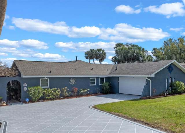 Property at 1102 N Palmetto St, Leesburg, FL 34748, 3 beds, 2.5 baths