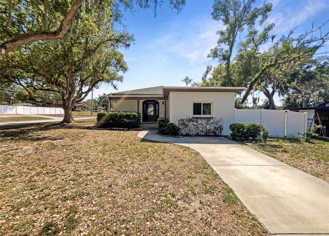 Property at 370 E Waldo St, Groveland, FL 34736, 4 beds, 3 baths