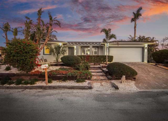 Property at 550 DE Narvaez Dr, Longboat Key, FL 34228, 3 beds, 2 baths
