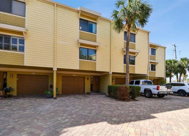 Property at 406 Sandy Hook Rd, Treasure Island, FL 33706, 2 beds, 2.5 baths