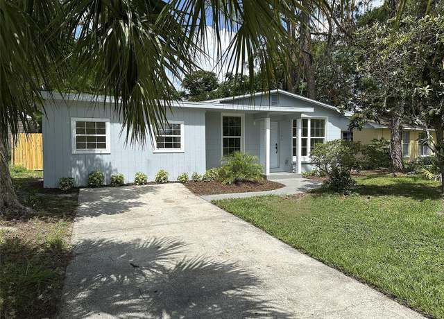 Property at 910 Flamingo Dr, Leesburg, FL 34748, 4 beds, 2 baths