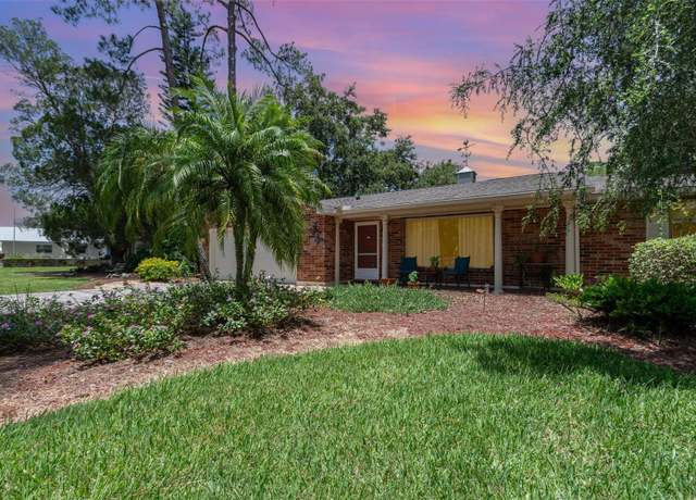 Property at 27 Fairway Dr, Eustis, FL 32726, 2 beds, 2 baths